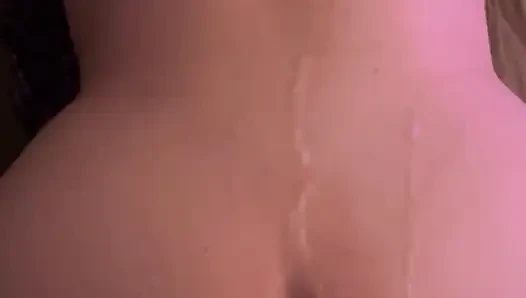 Необрезанный член становится жестким и продолжает трахаться после кончания, чтобы кончить больше!