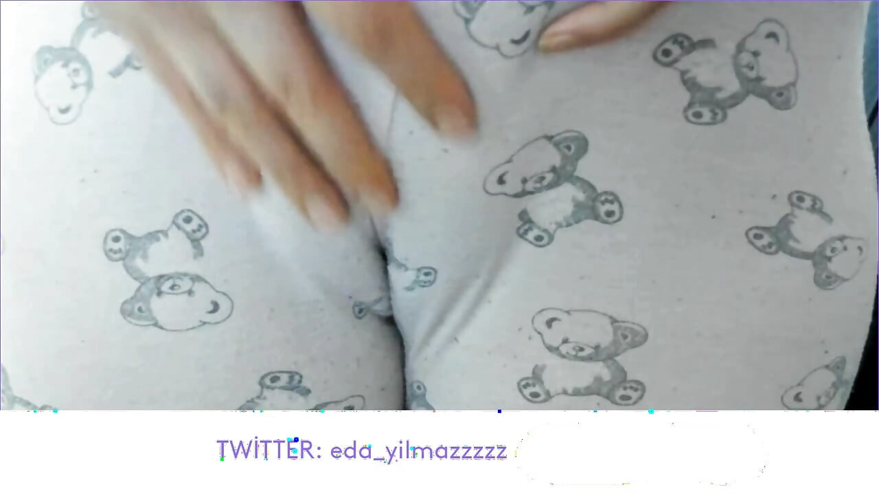 CAMELTOE- SWOLLEN PUSSY- MASTURBATE WITH PAJAMA- RUBBING PUSSY WITH PAJAMA