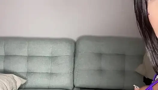 Çok seksi görünüyorum! Sulu göğüslerime 1-10 puan ve yeni oyuncağımla oynarken beni izle? Etli amcığıma puan 1-10