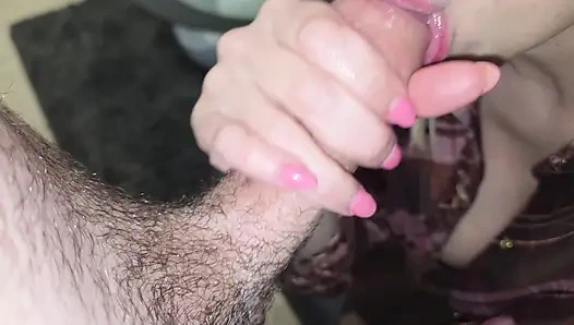 Я пытаюсь сделать массаж своей жене, когда она пришла с работы, но я возбудилась