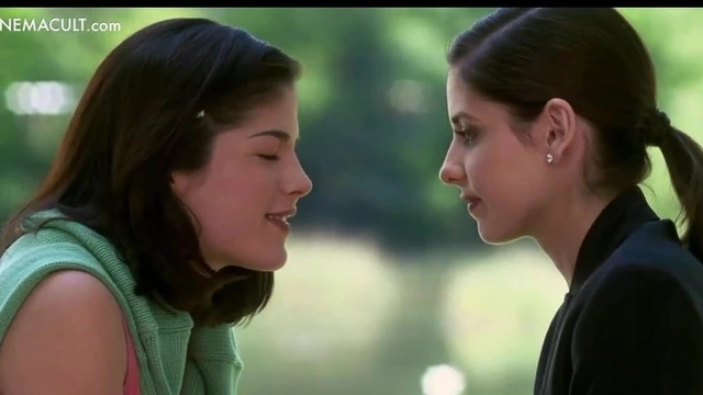 Nude Celebs - Celebrity Lesbian Kisses