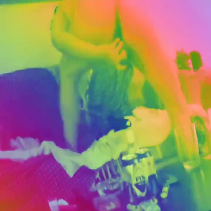 Yo jugando con mis juguetes