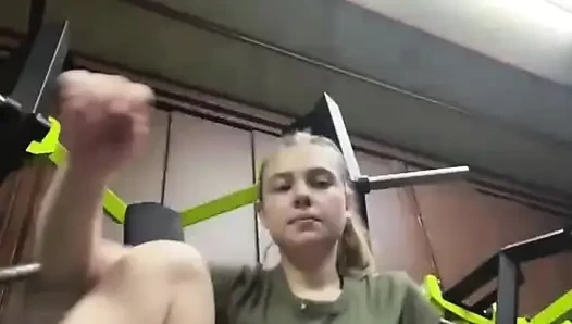 Extreme Squirting in the public gym with jucielussie