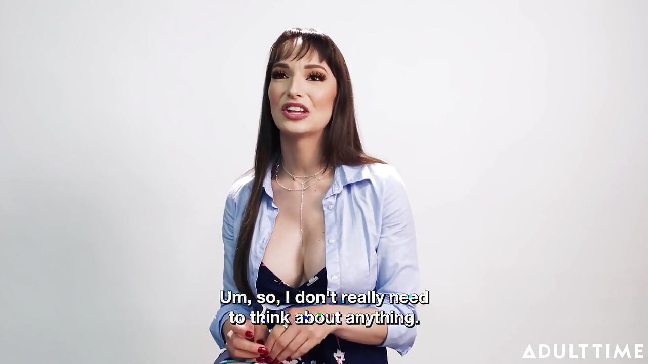 음란한 섹스 토이 파티를 주최하는 Lexi Luna!