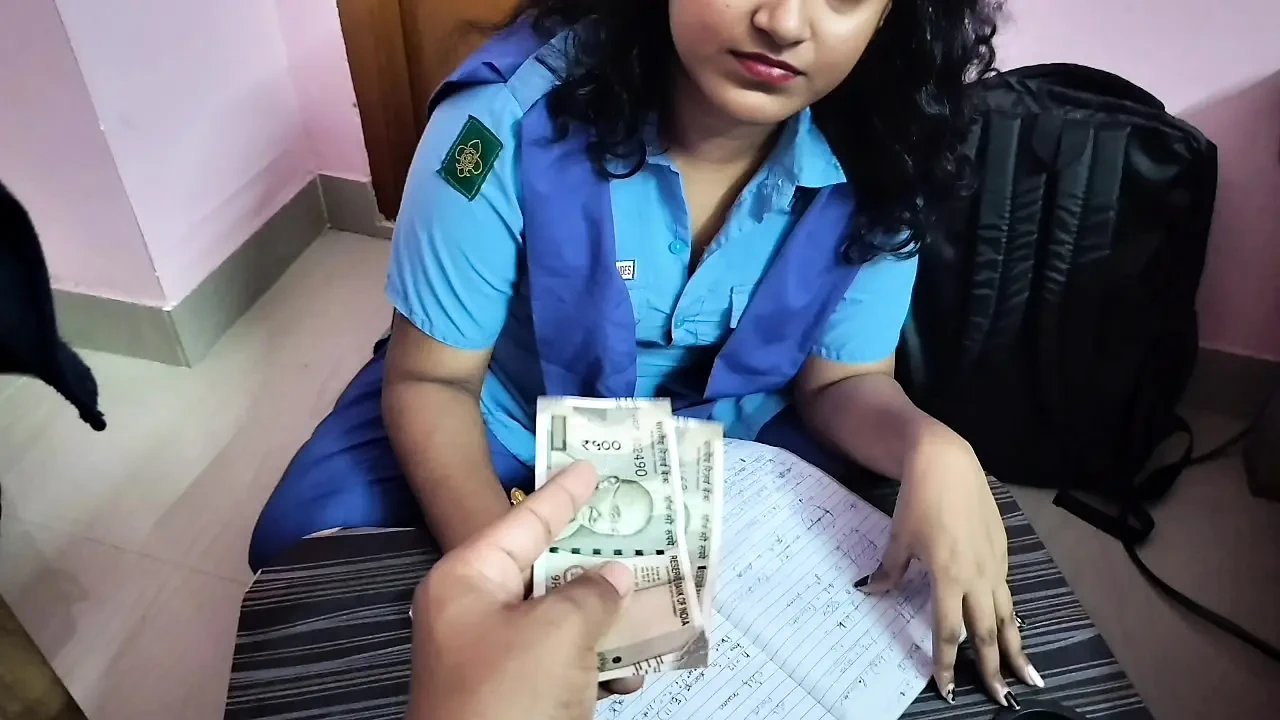 老师勾引了她的 Vhirgin 学生...