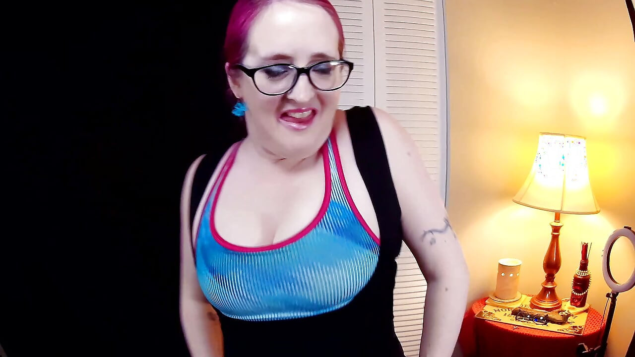 Głębokie gardło titfuck milf kończy się W / twarzy