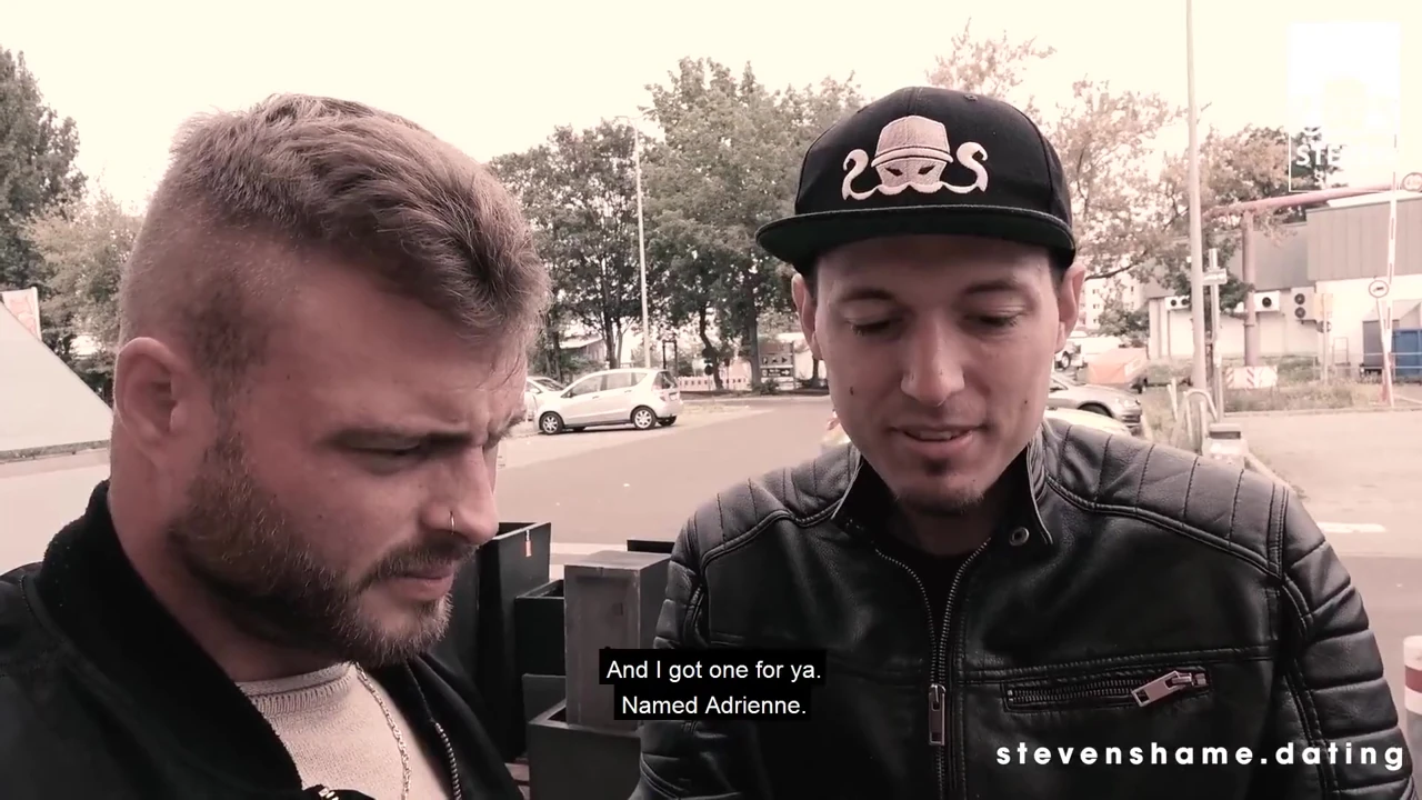 Şişman orta yaşlı seksi kadın Adrienne Kiss bir otelde sikiliyor! Steven Shame flört ediyor