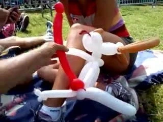 Возбужденная Dawg в парке!