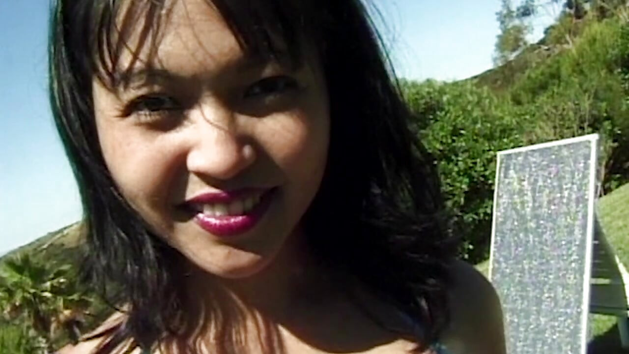 Interracial Sorority Bash: Heiße Poolparty mit asiatischer