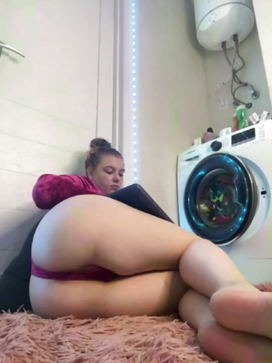 Big ass with anal plug jucielussie