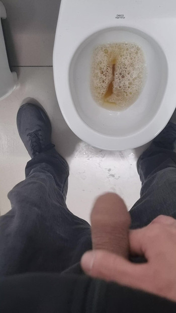 U javnom WC-u