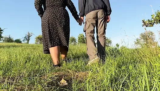 Ожидаю машину с моей мачехой