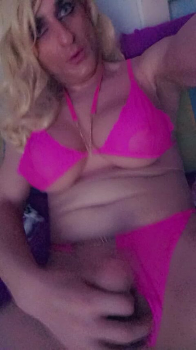 sissy Barbara looking for HUNTER