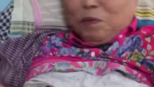 Muy bonita abuela china follada