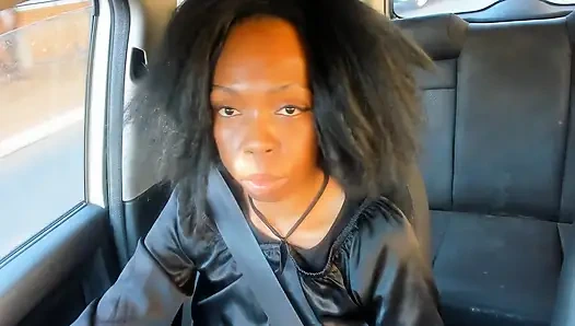 Lili vibratörümle açık havada oyun