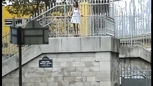 Güzel lisa kendini çok ateşli bir yolculuğa atıyor!