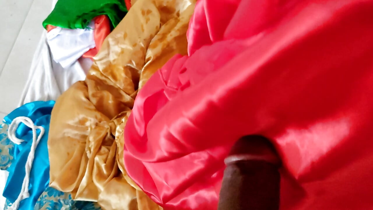 Satin Silk Handjob Porn - Vizelet a szomszéd ruhájára és baszás (158)
