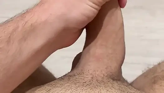 Genç adam mastürbasyon yapıyor