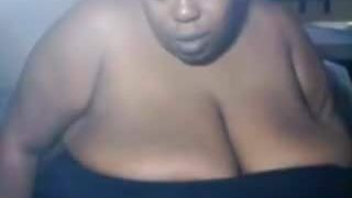 Plump black webcambabe