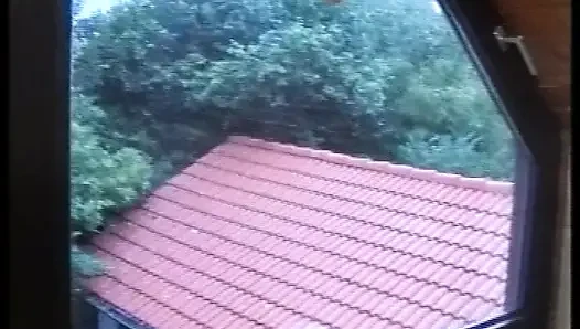 Anal sikilen Alman hatun aynı anda iki yarağı memnun etmekten hoşlanıyor