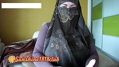 Arabski muzułmanin w hidżabie lubi cipkę i tyłek grać przed kamerą na żywo 20 listopada