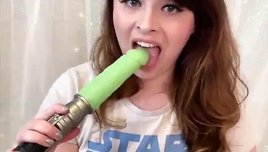 Bu yüzden, bugünkü gerileme için inek seks oyuncaklarının bana bir lightsaber dildo hediye ettiğinde o zamanı kutluyoruz