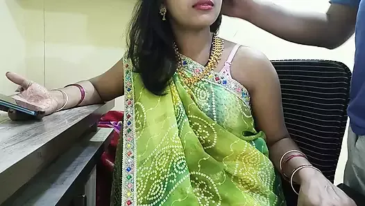 Une réceptionniste indienne sexy baise xxx avec son patron de bureau !