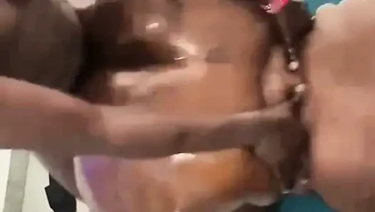 Büyük zenci yarağı komşu için çok fazla göt