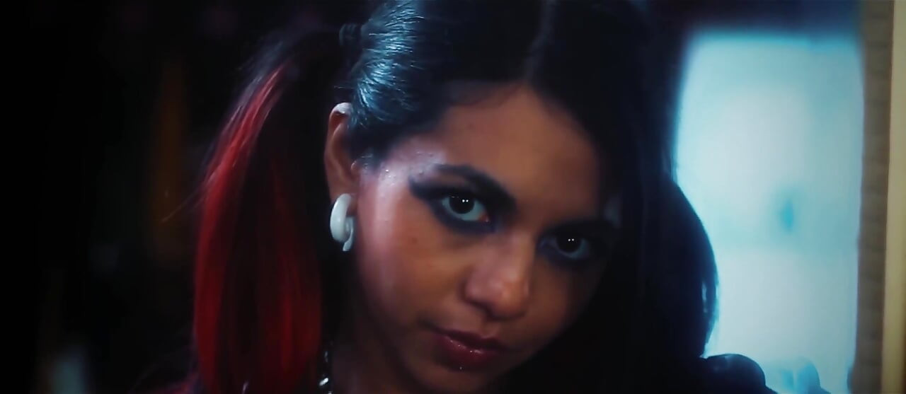 Holly D é uma garota roqueira