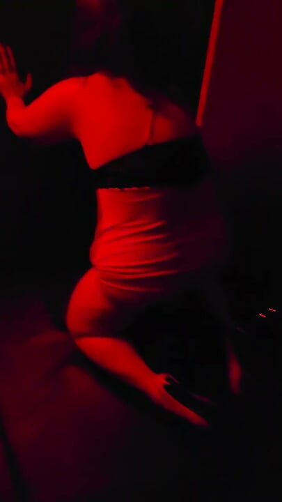 Ms milf rides a sybian