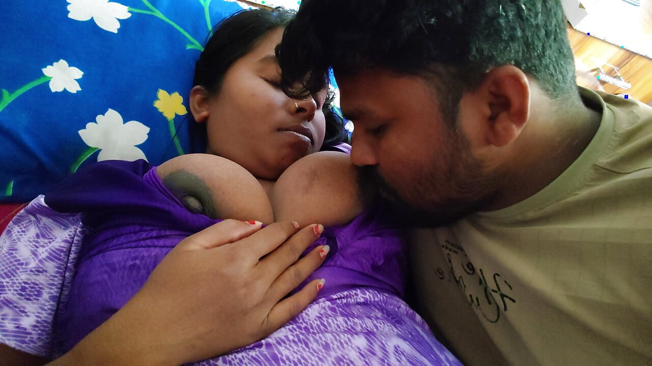 Devar apni raskaana bhabhi ka tissit suking kar raha he - desi kuuma nuori bhabhi kaunis nänni suking.