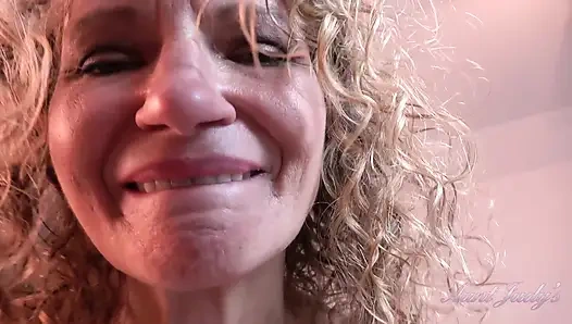 Tantejudys - Deine Zierliche Reife Stieftante Tia Gibt Dir Einen Tabu-handjob