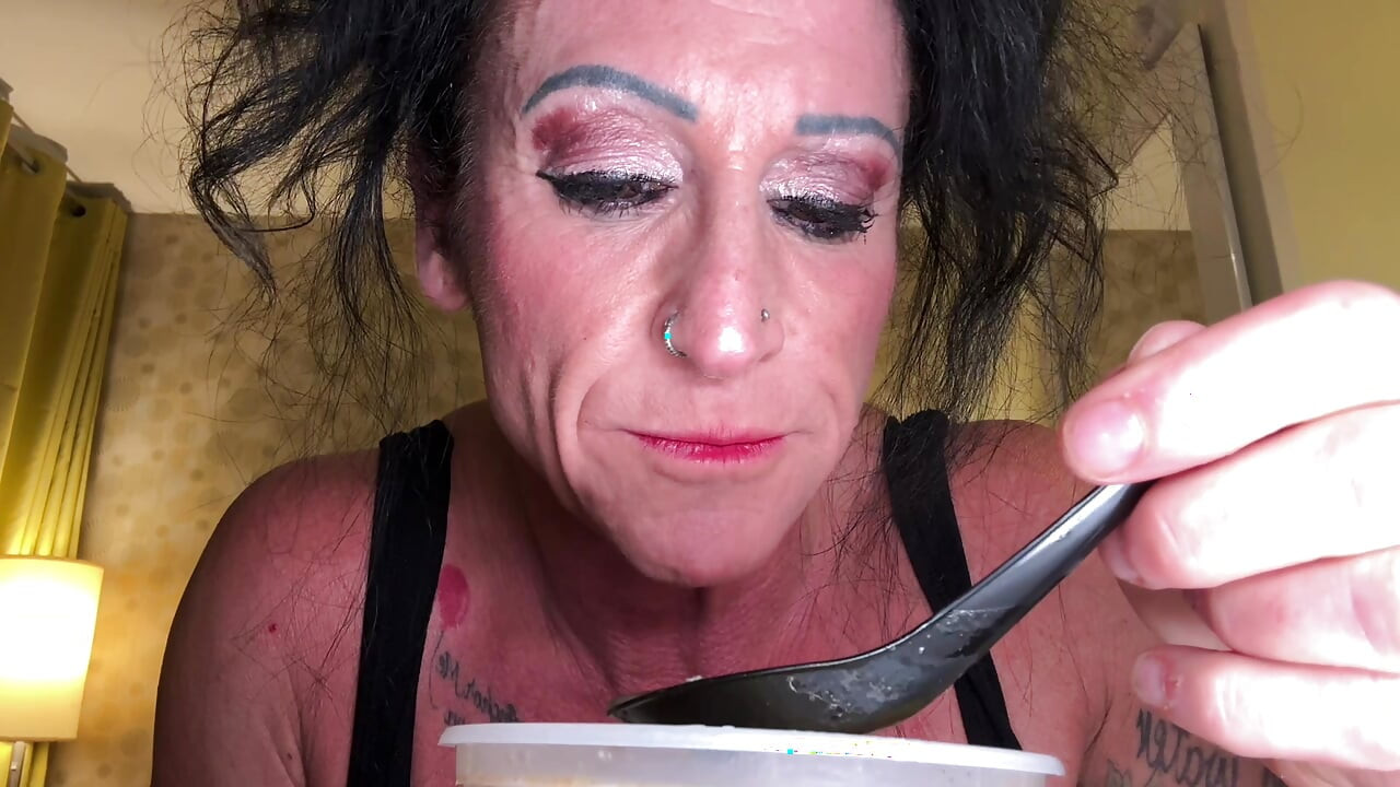 Gulp Thanksgiving: Goddess Kandy Feasts & Swallow You Down Her Throat