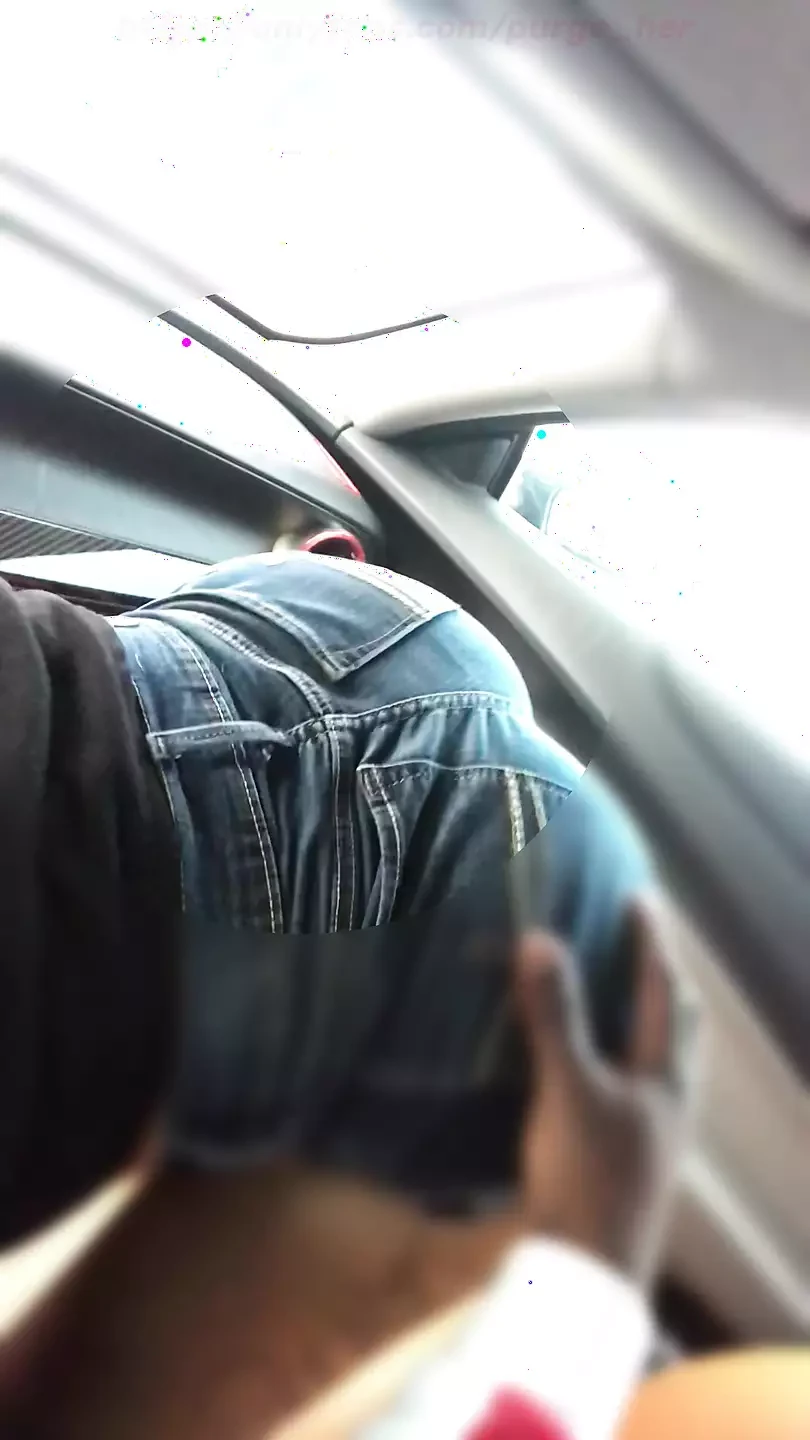 Ebony thot suck me off in broad daylight in a parking lot. It's so sexy. Subscribe to my ONLYFANS it's FREE