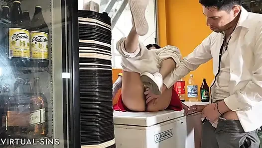 Босс трахает кассу Oxxo в складском