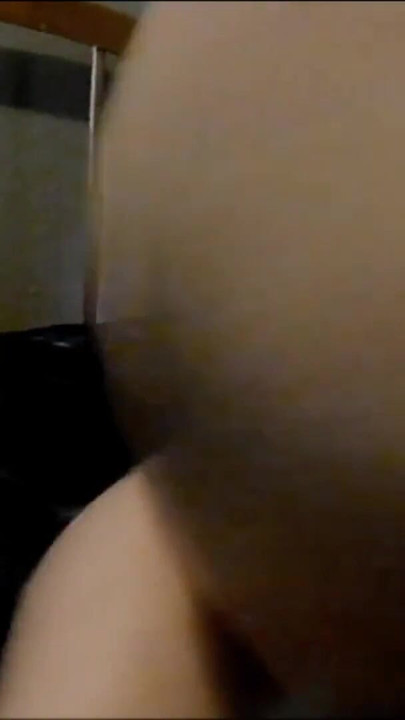 Schlüsselmoment aus "Fucking my muschi mit Big Purple Dildo"