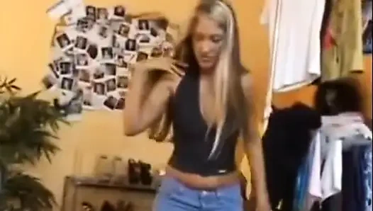 Sarışın hatun kölesini cezalandırmayı seviyor