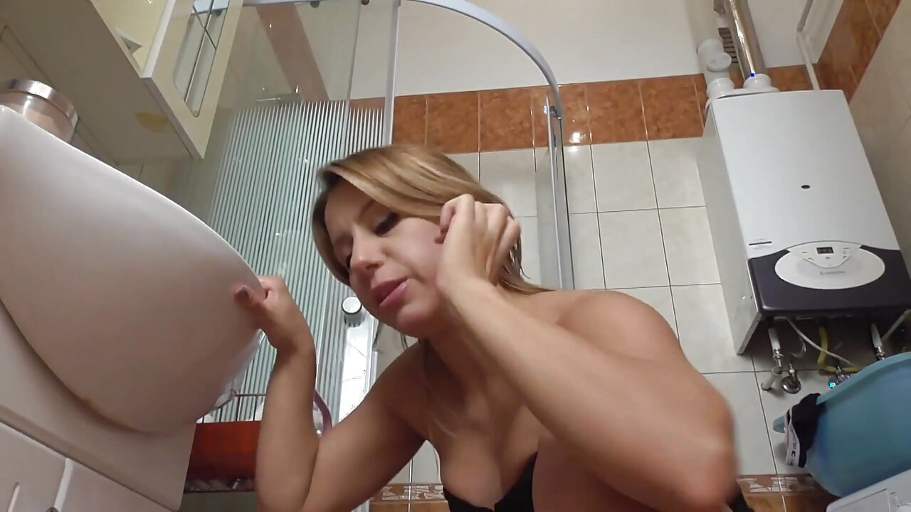 Türk köle yerde aşağılanıyor