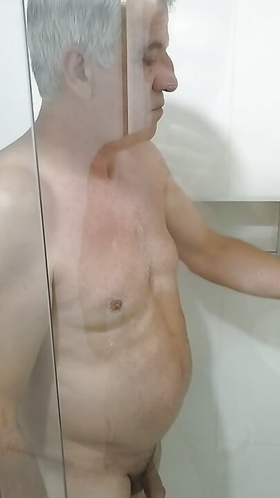 WALTER GUESS IN THE BATH SESUALIZANDO