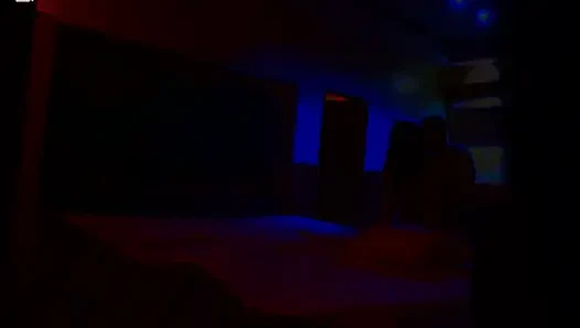 Hart im Motel mit rotem Licht gefickt Teil 3