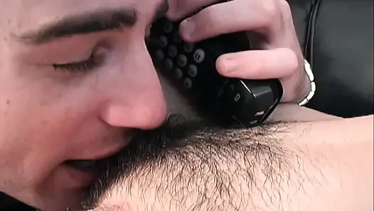 Klasik amcık dalışı ve ateşli çizmelerle sikişiyor