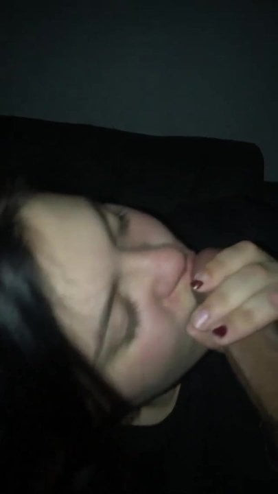 Girlfriend gives friend head
