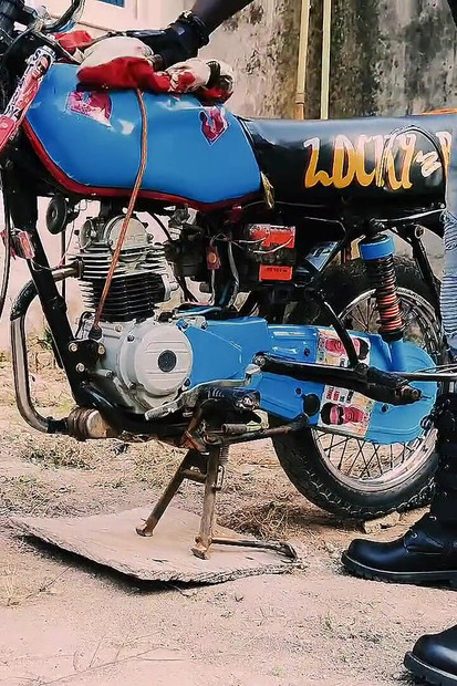 Seksi mala bajkerica Vera zavodi glupe crne kurve da je jebu na motociklističkoj turneji