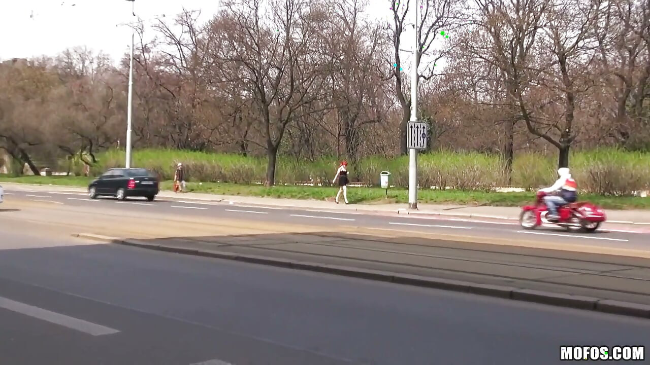 Public Pickups - Naughty Florence Dikongkek Steve Q di tapak perkhemahan di hadapan Randos
