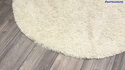 Зрелая офисная шлюшка сосет хуй коллеги и получает камшот на лицо