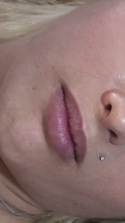 Riesiger Monster-BBC und grosse Fake-Titten: Blonde Fick-Action | Clip 2