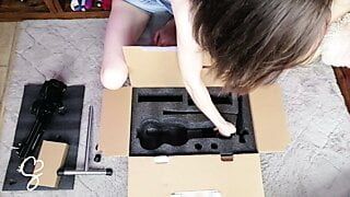 Sarah Sue Unboxing Auxfun Fuck Machine from Hismith