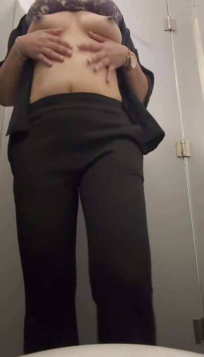 Desi Bhabhi Boobs Show