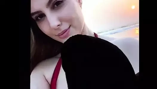 Cum üzerinde elnazz norouzi