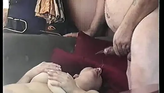 Cewek gemuk amatir jerman lagi asik muasin dua di atas kapal